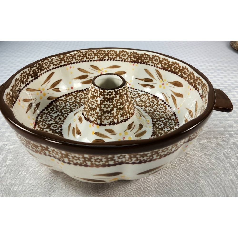 Temptations By TARA Old World Brown Yellow  BUNDT  CAKE PAN Dish Beautiful!